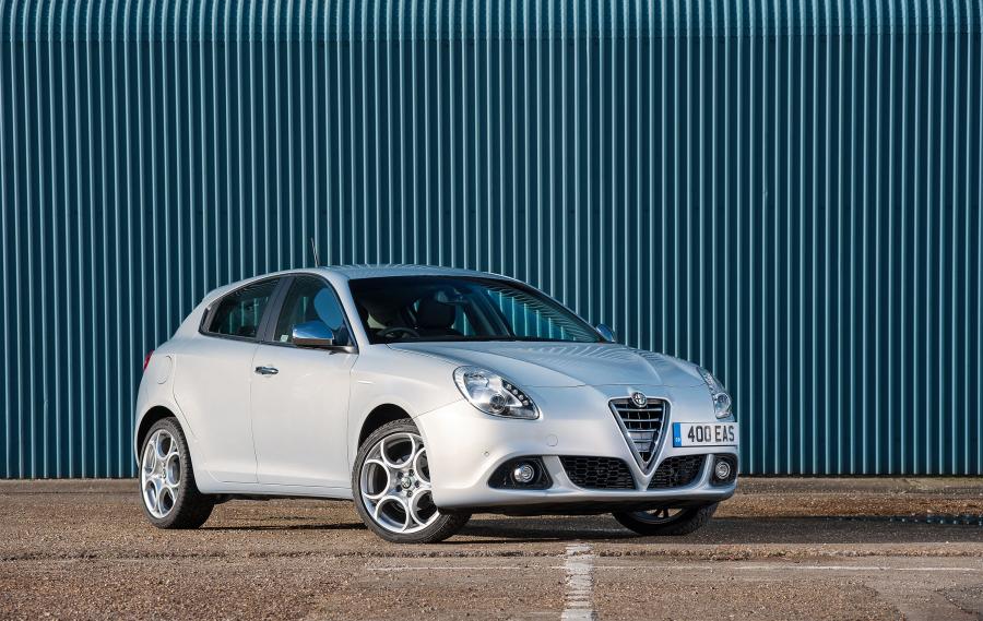  Alfa Romeo Giulietta (940) 2014 года  (UK) (фото 32 из 54)